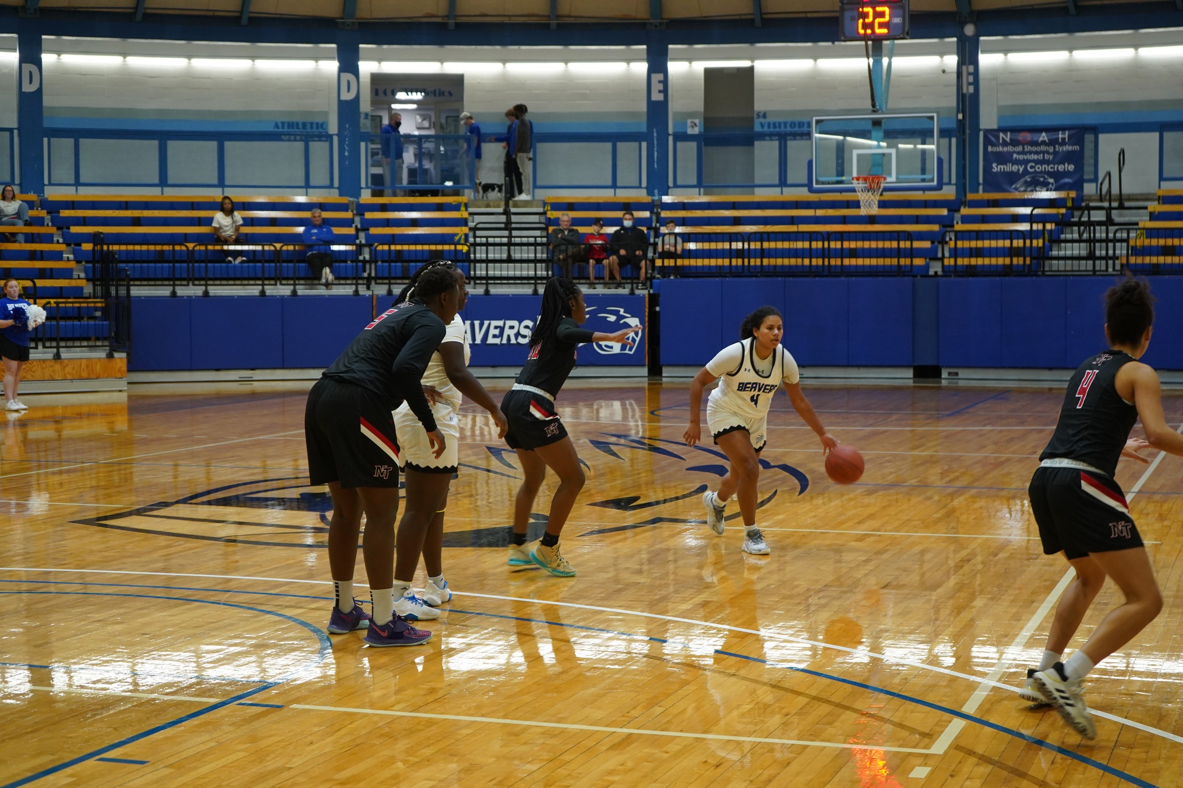 Women's Basketball takes a Pre-Thanksgiving Trip to Hutchinson