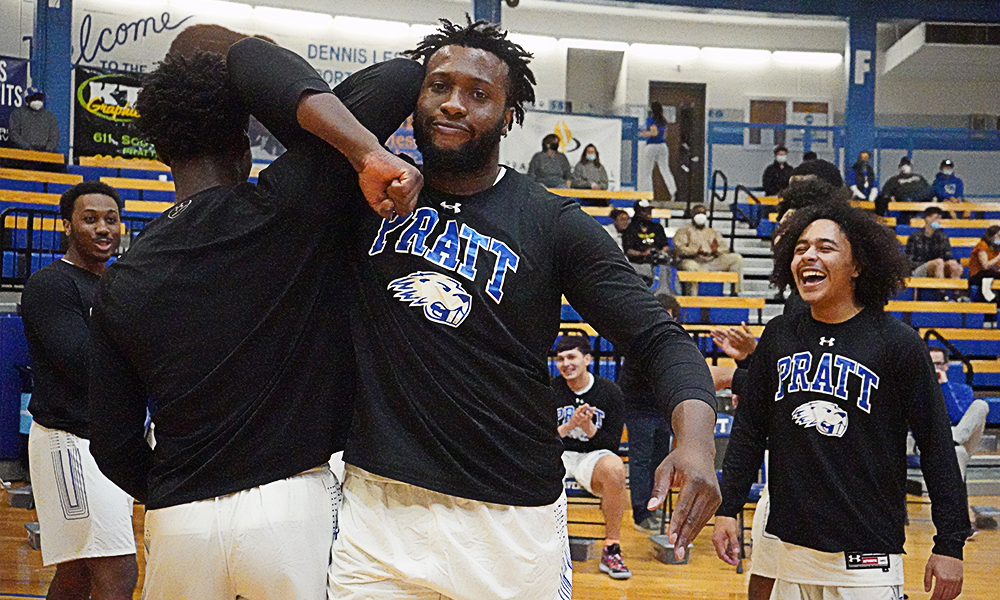MBB rallies to take season sweep of Garden City