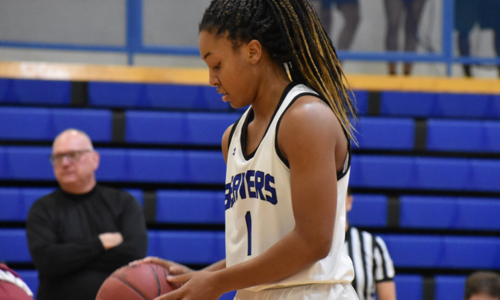 Women's basketball bolts T-Birds, 63-52