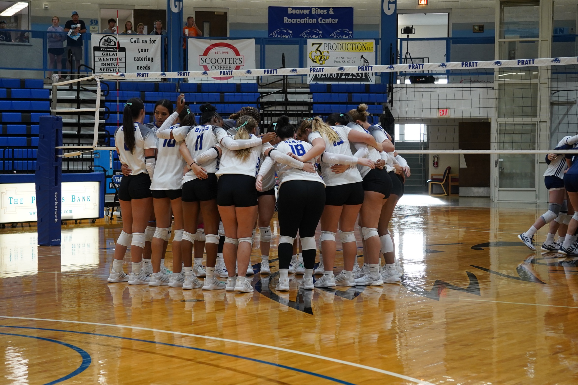 Beaver Volleyball Goes 2 for 4 in Weekend Matches